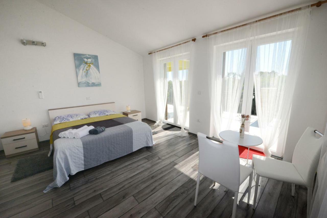 Villa Kontesici 14 Zelena Laguna Bagian luar foto