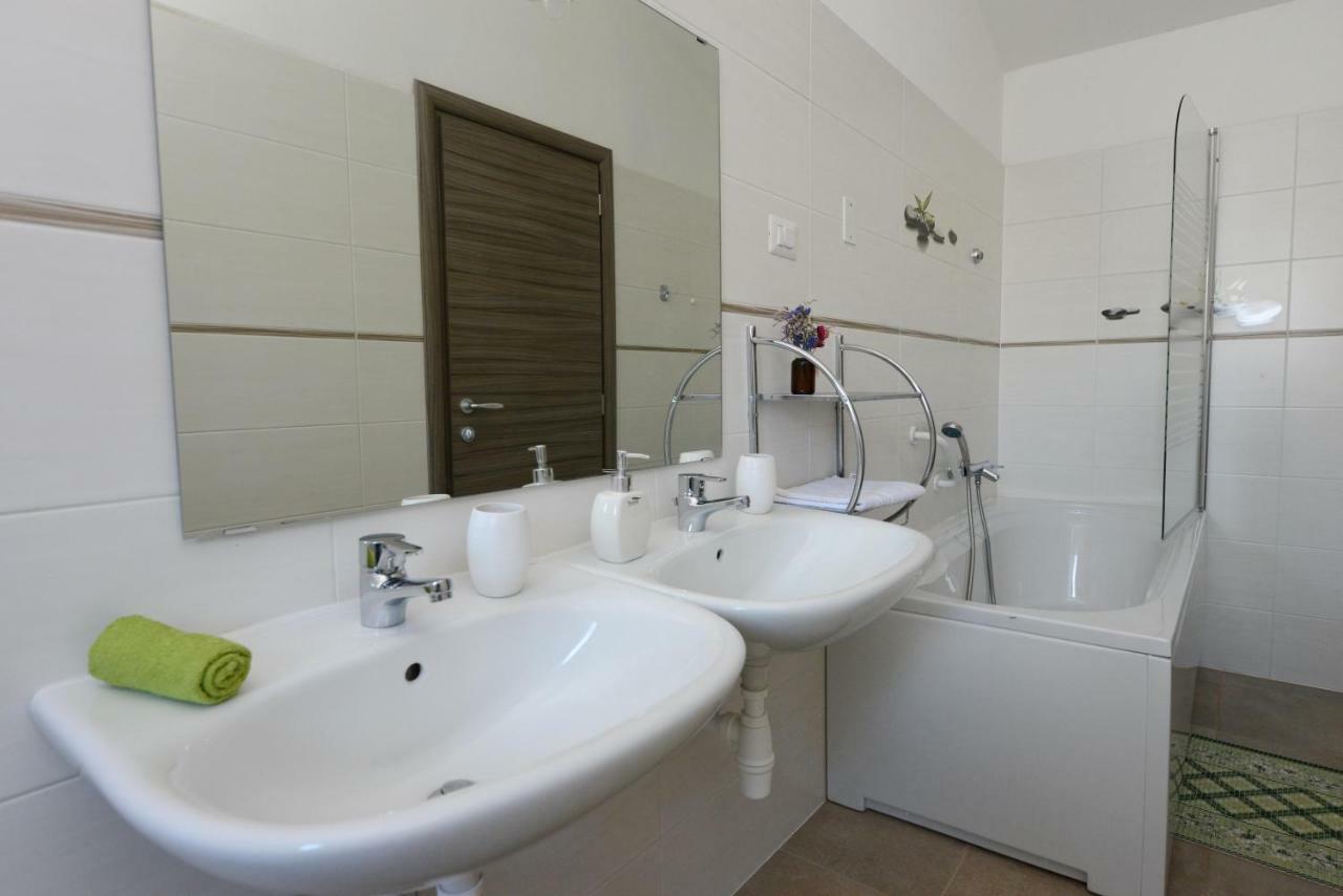 Villa Kontesici 14 Zelena Laguna Bagian luar foto
