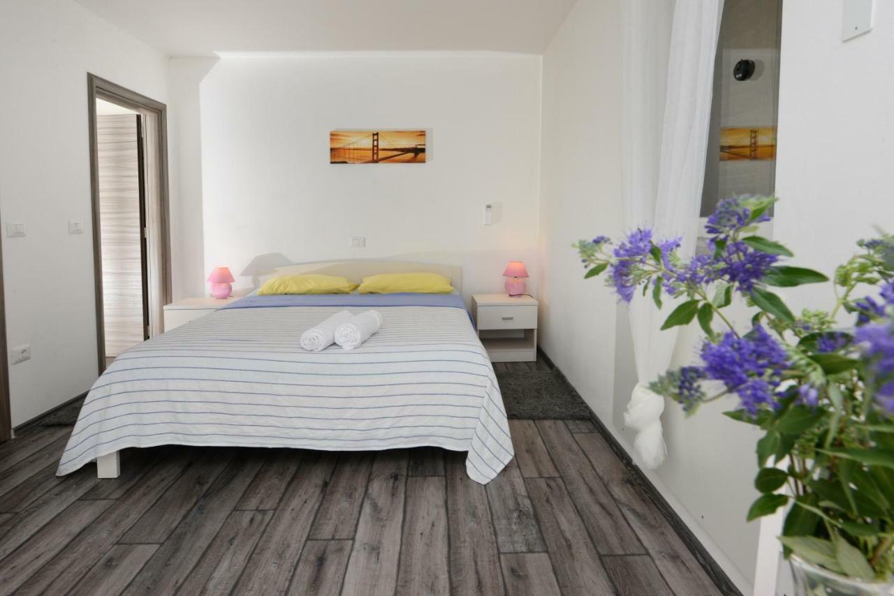 Villa Kontesici 14 Zelena Laguna Bagian luar foto